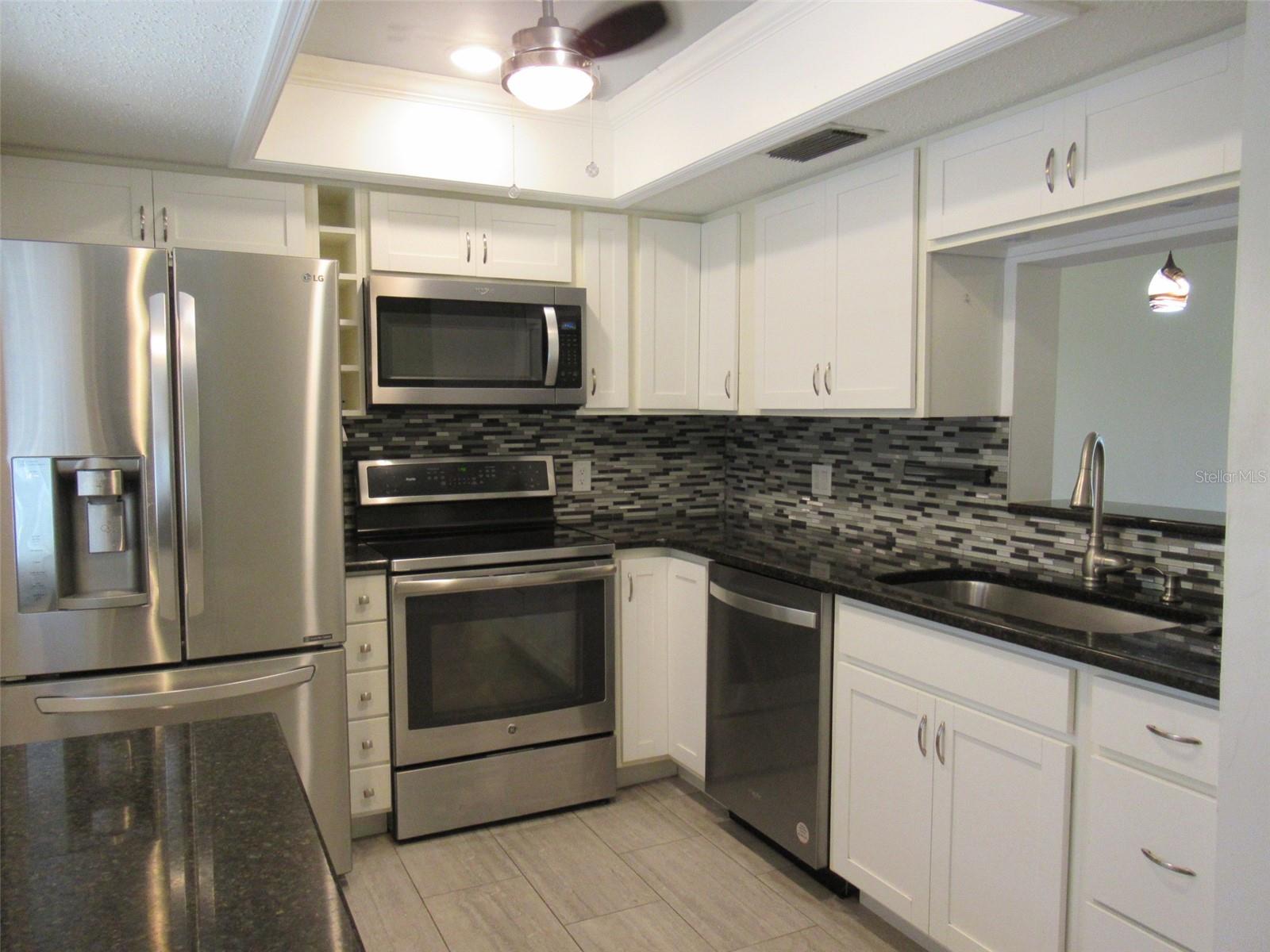 Kitchen Tray Ceiling and Custom Cabinets