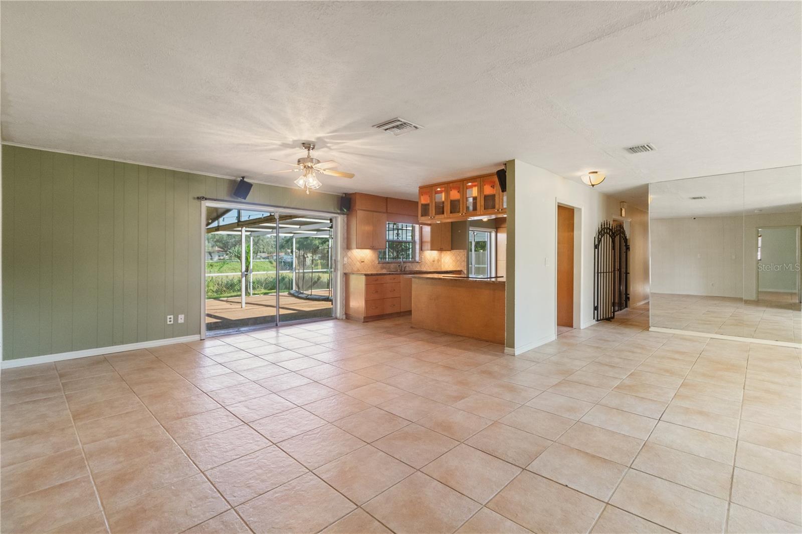 Kitchen & Living area