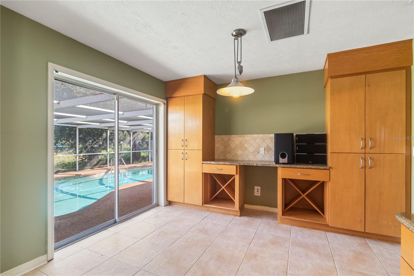 Dining area in kitchen