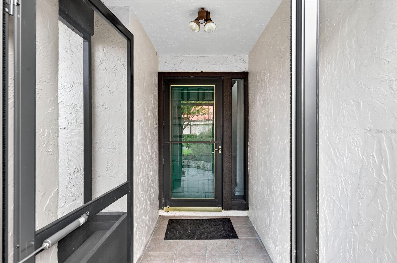 Screened-in entry way