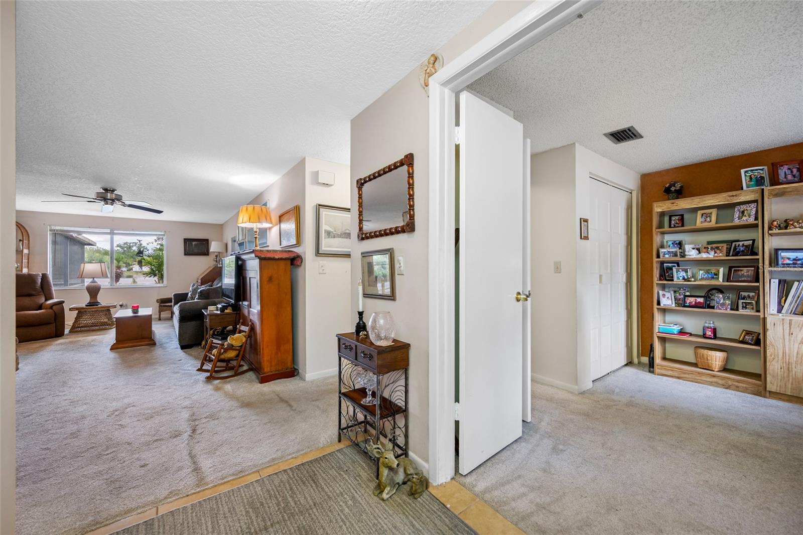 Foyer leading to Living Room & Bedroom 4