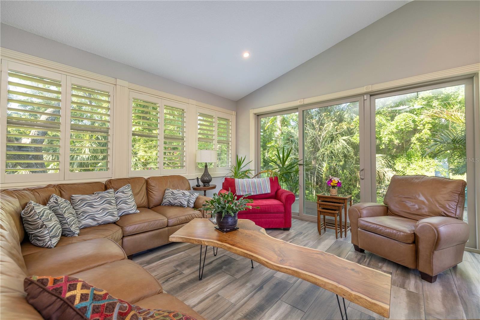 Huge family room overlooking the garden area
