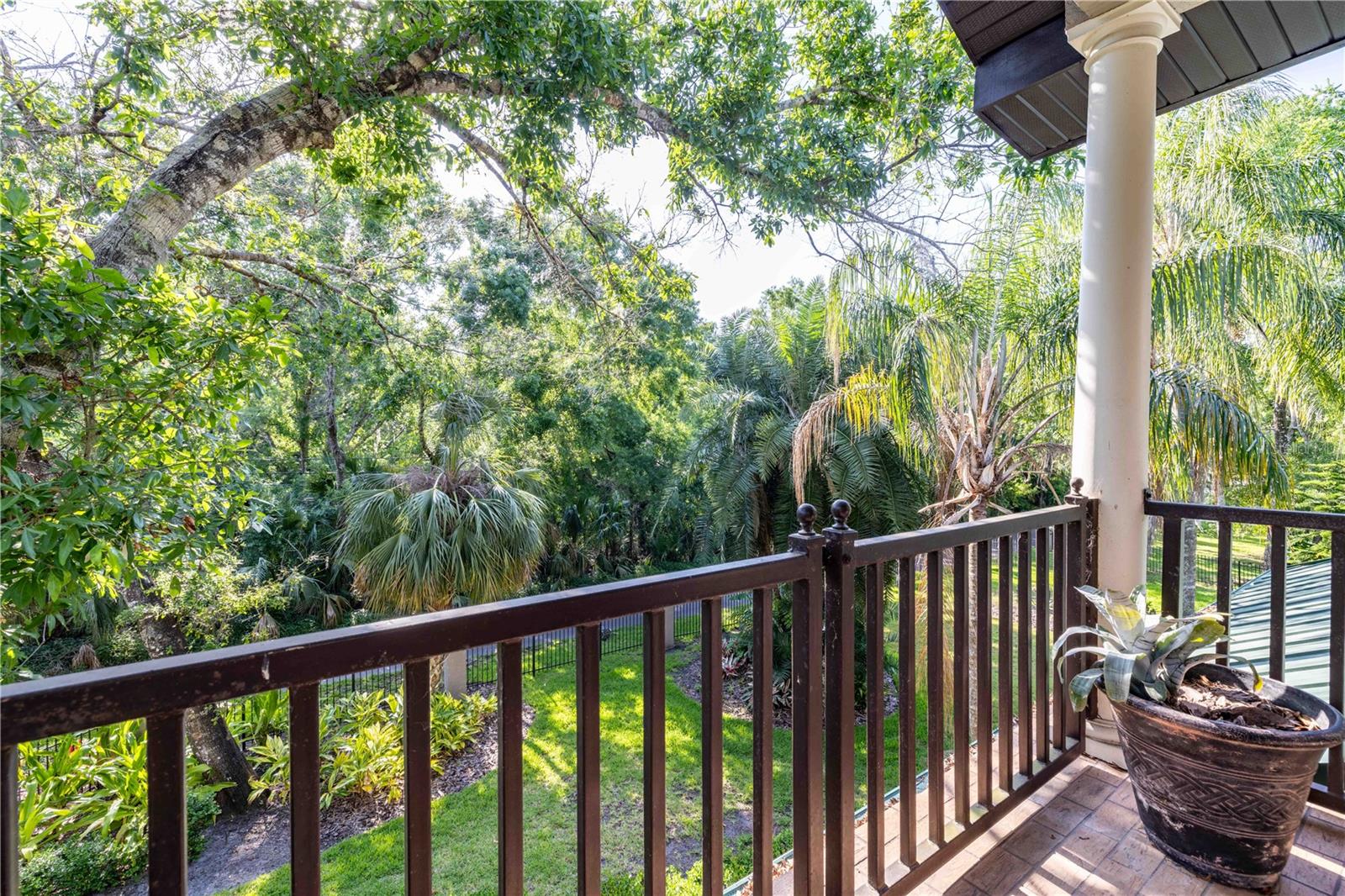 Balcony off dining area