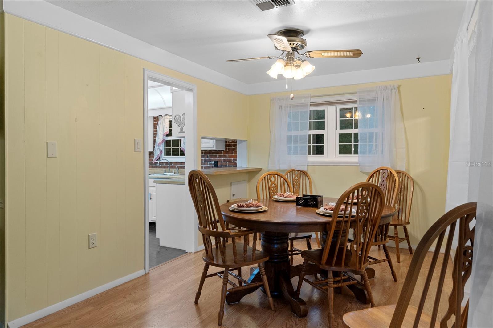 Dining room to kitchen