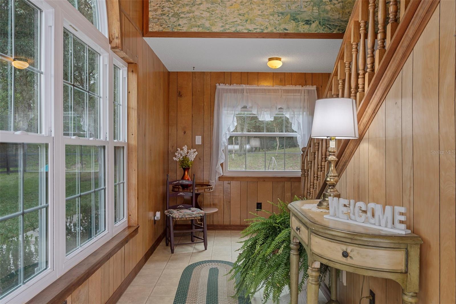 Original 2 story foyer with beautiful dual pane windows letting natural lighting in.
