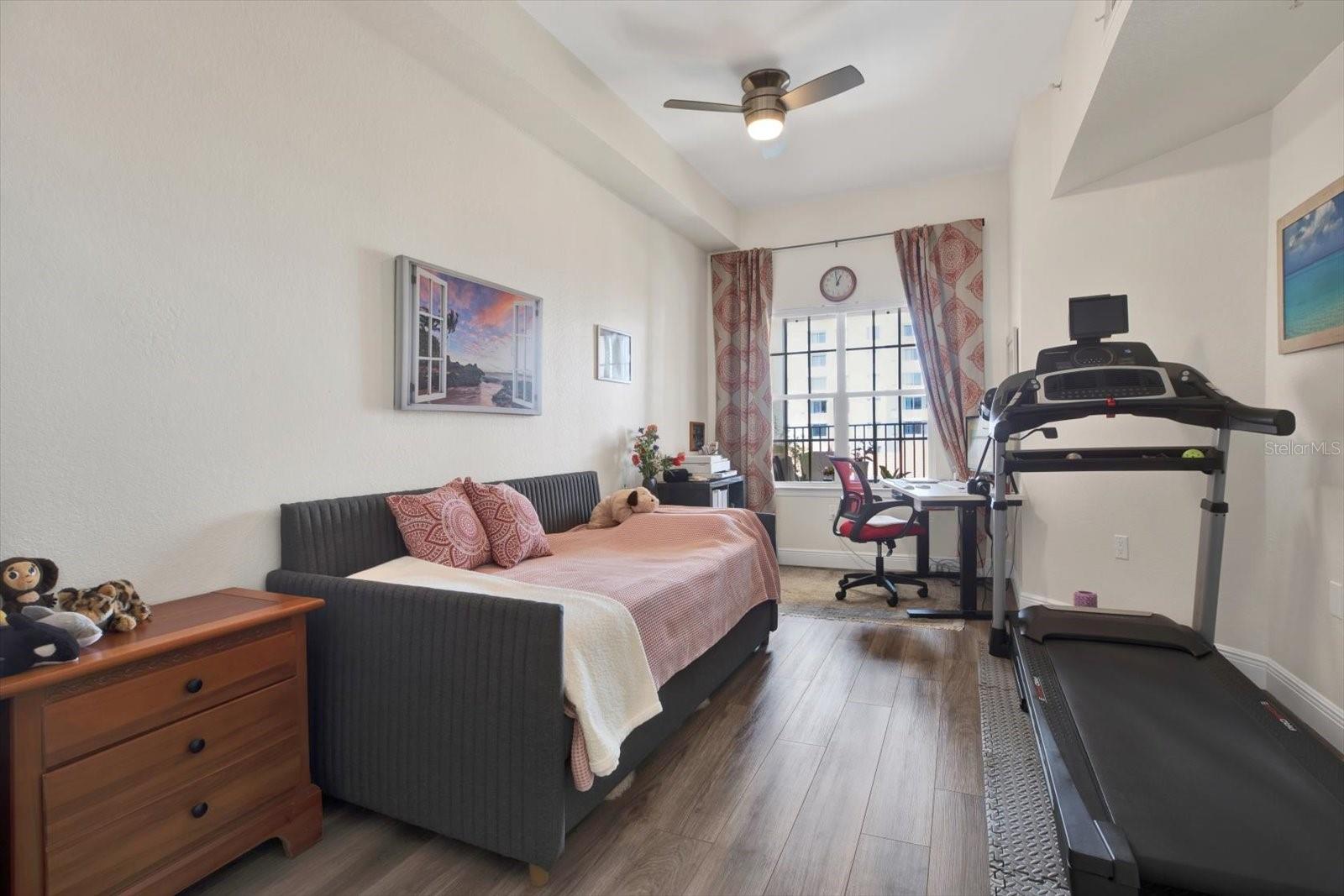 2nd bedroom