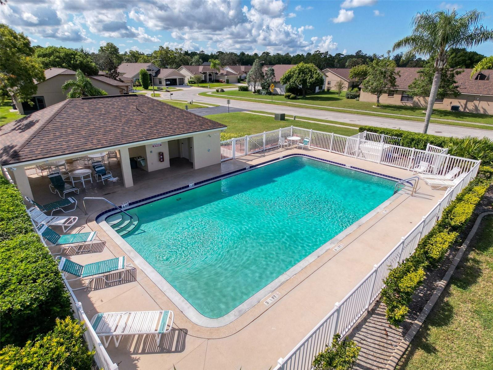 Community Pool - 1/4 Block away