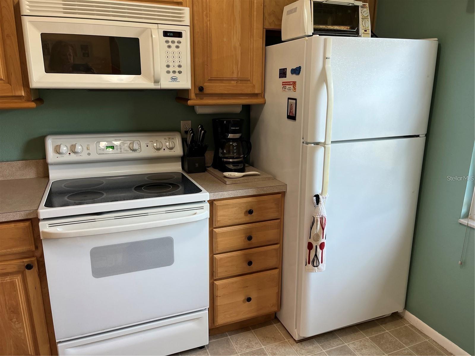 Full Kitchen with Immaculate Appliances