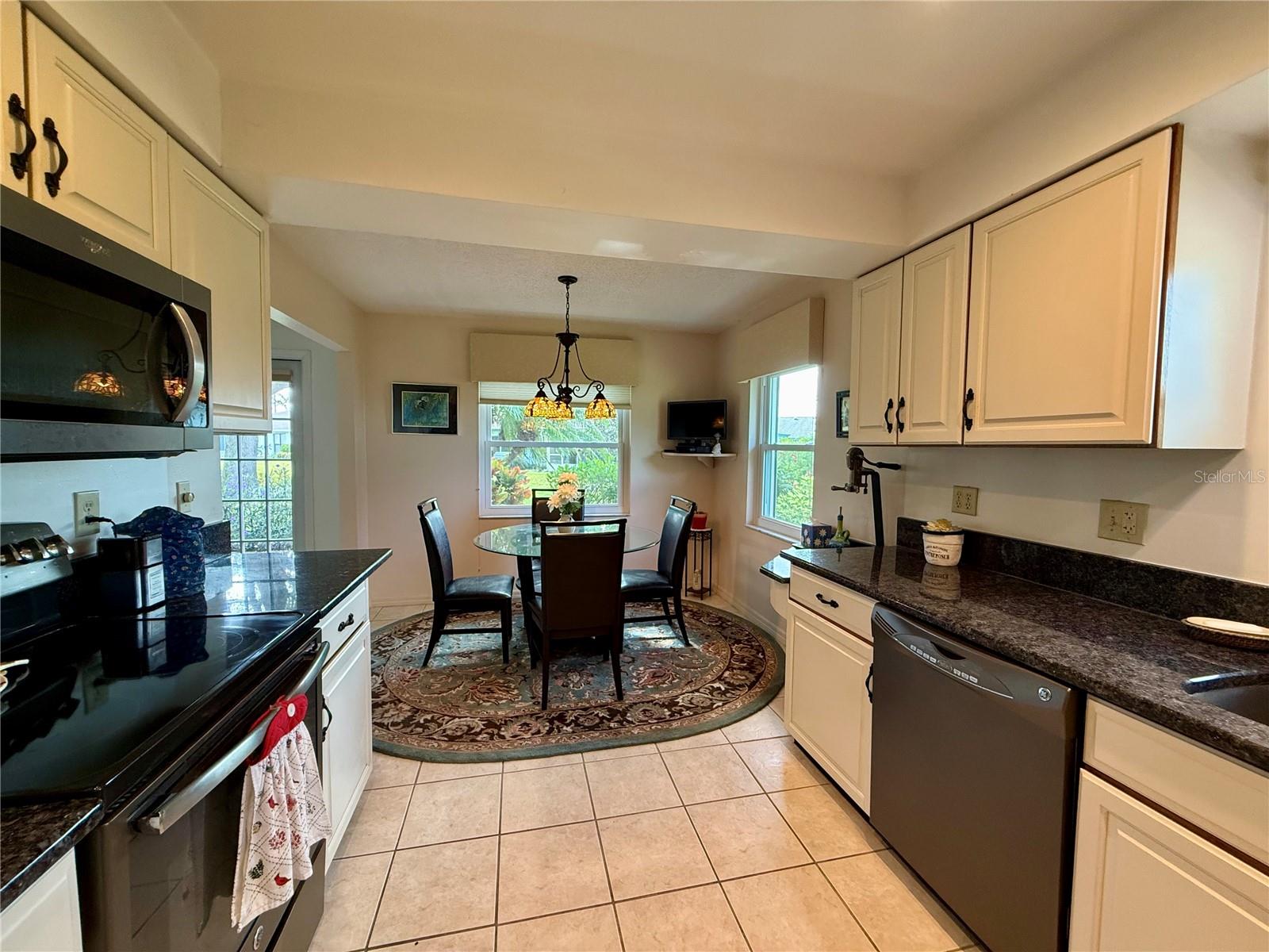 Lovely, large kitchen with eat in dining area