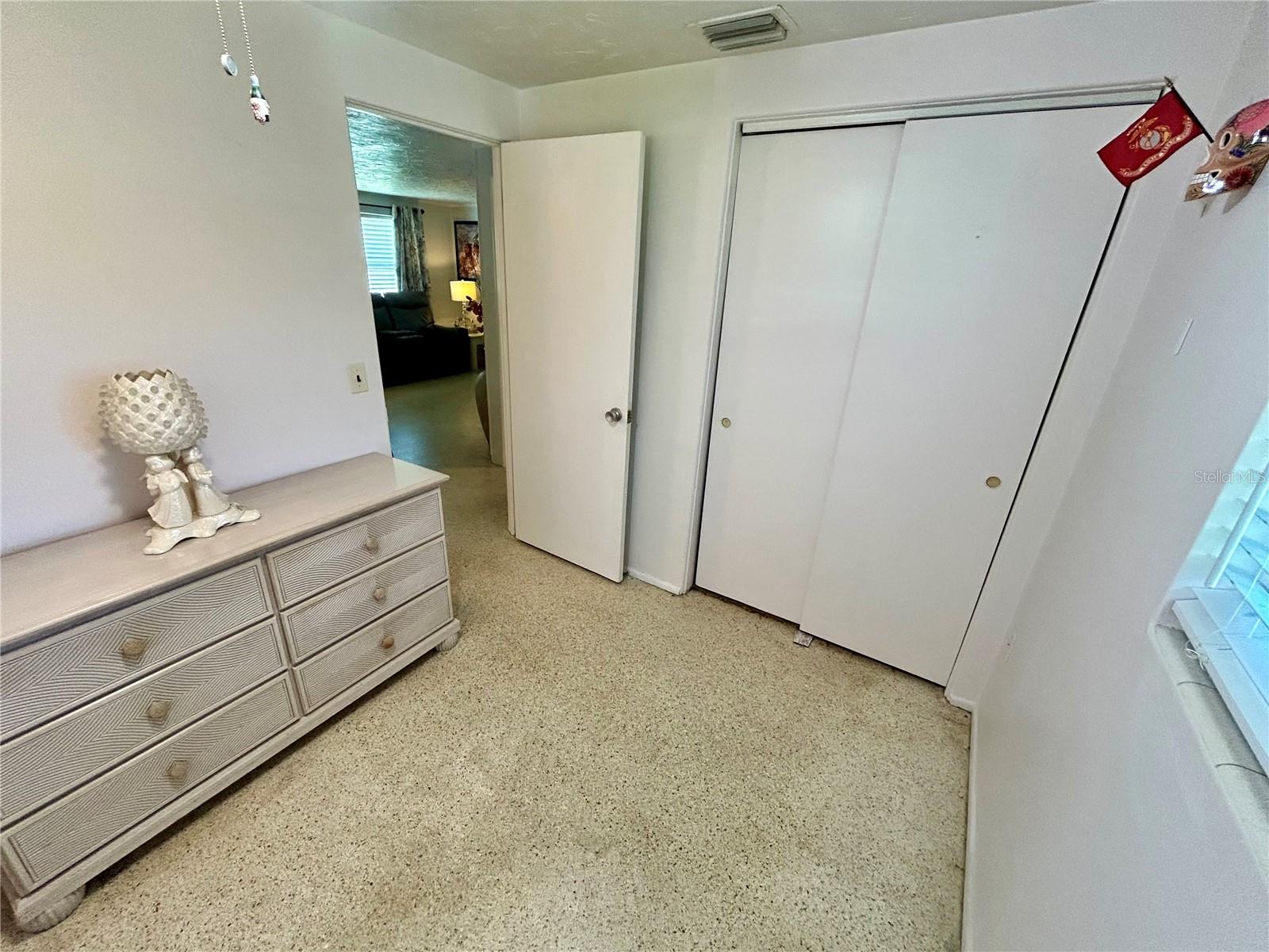 2nd bedroom