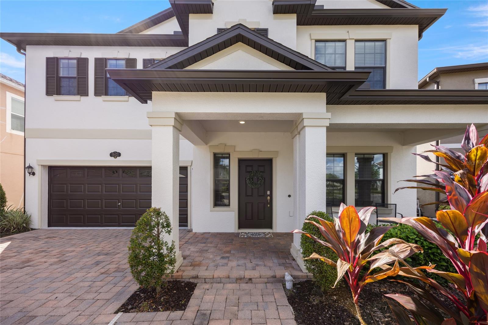 Spacious front porch with pavers