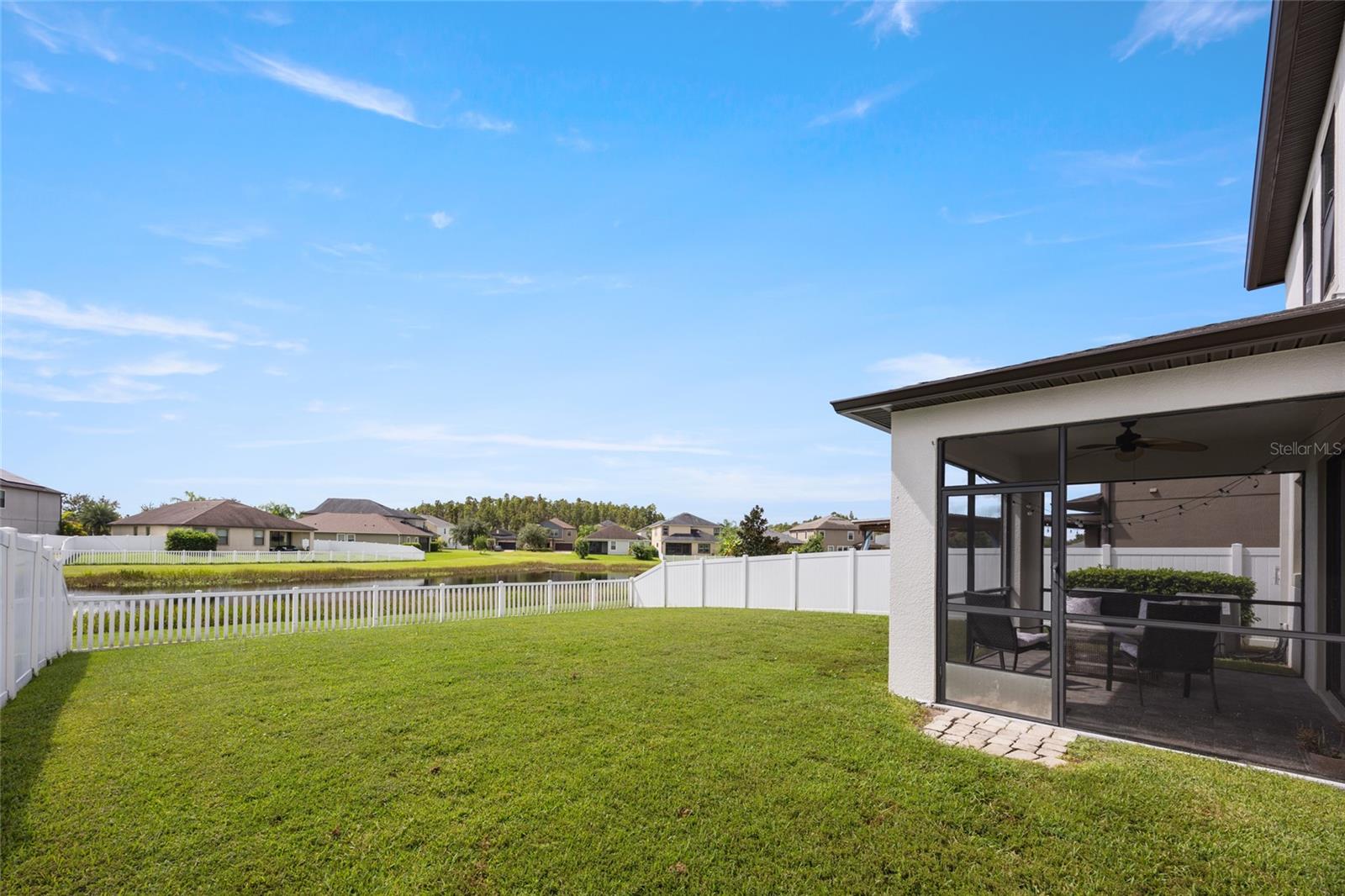 Spacious Back Yard
