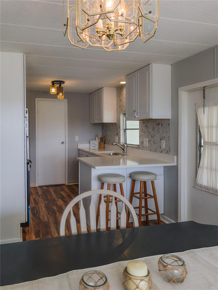 Dining room with bay windows