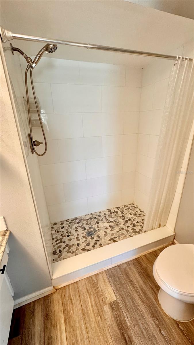 Master en-suite bath