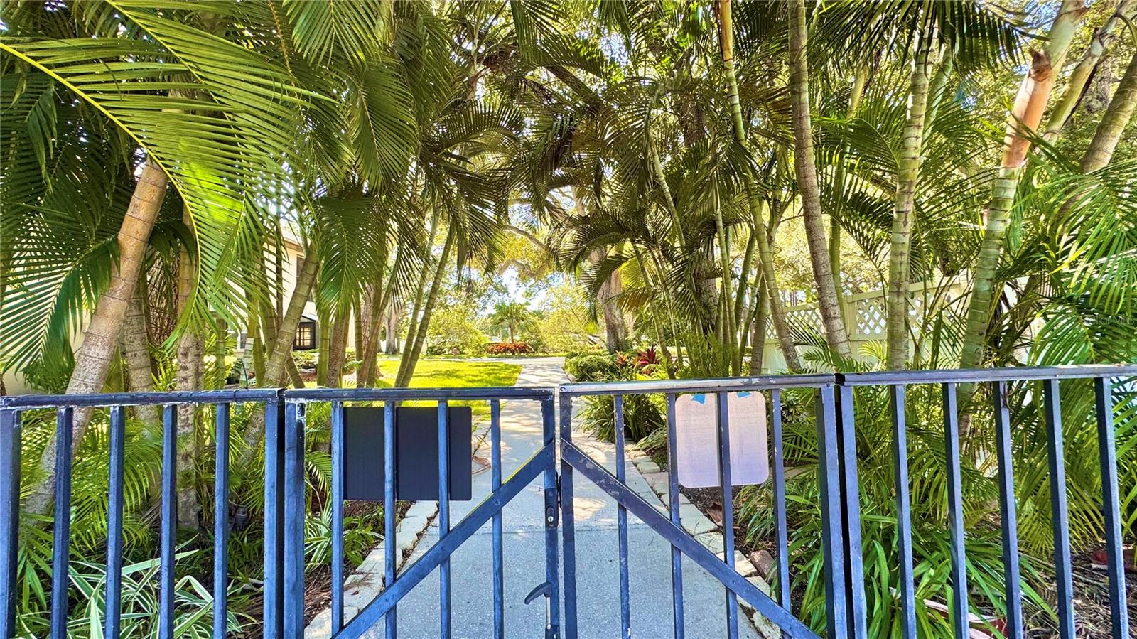 Pool gate