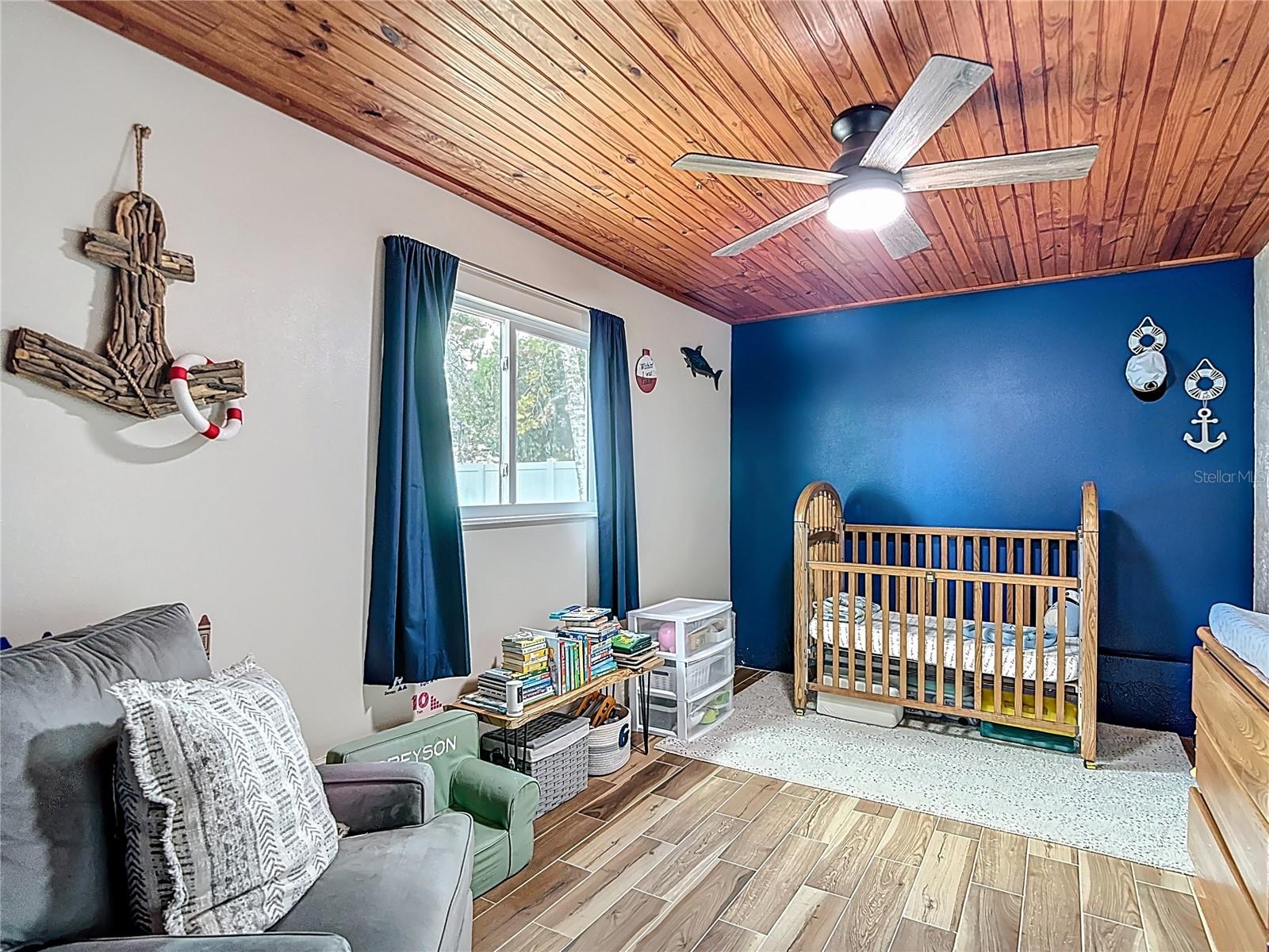 enclosed lanai / extra room space