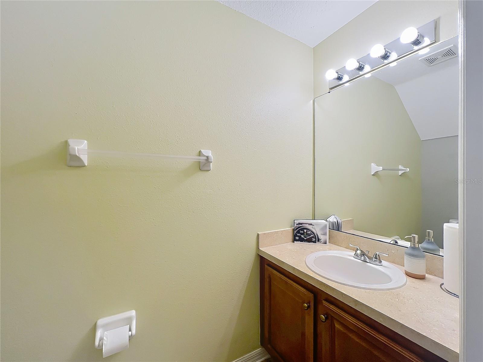 1/2 bath downstairs
