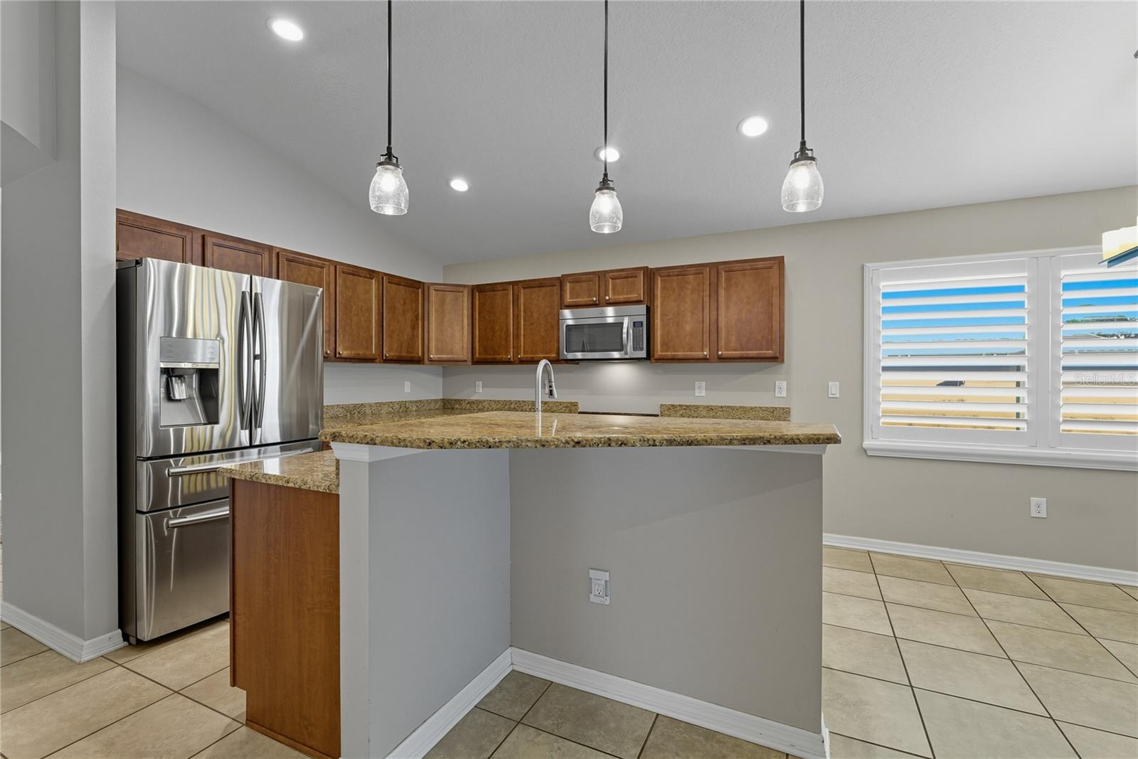 Kitchen / Eat-In Kitchen Bar