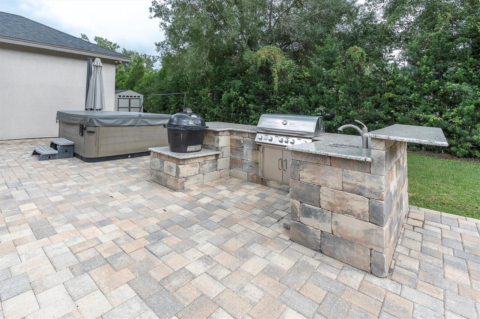 Outdoor kitchen with hot tub