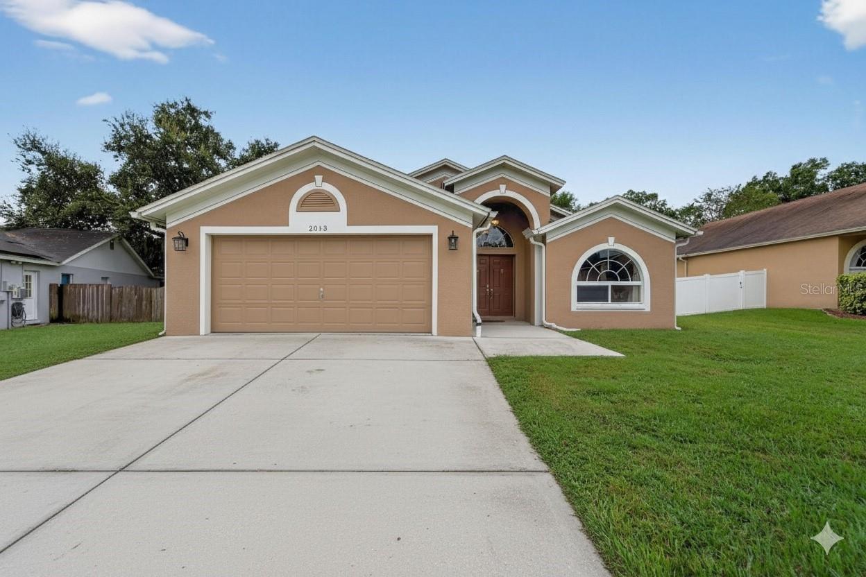 Welcome to 2013 Leichester Street Valrico FL