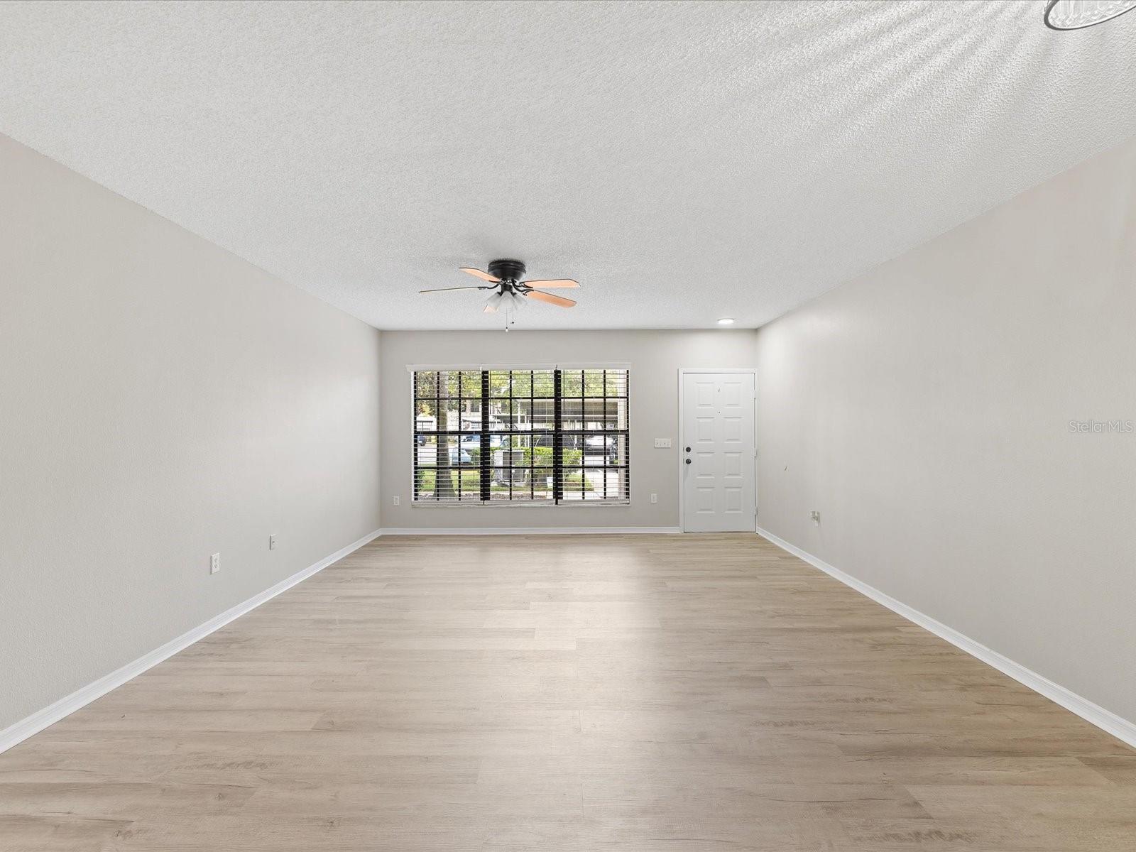 Freshly Painted Huge Living Room with BRAND NEW FLOORS and Levelor Blinds