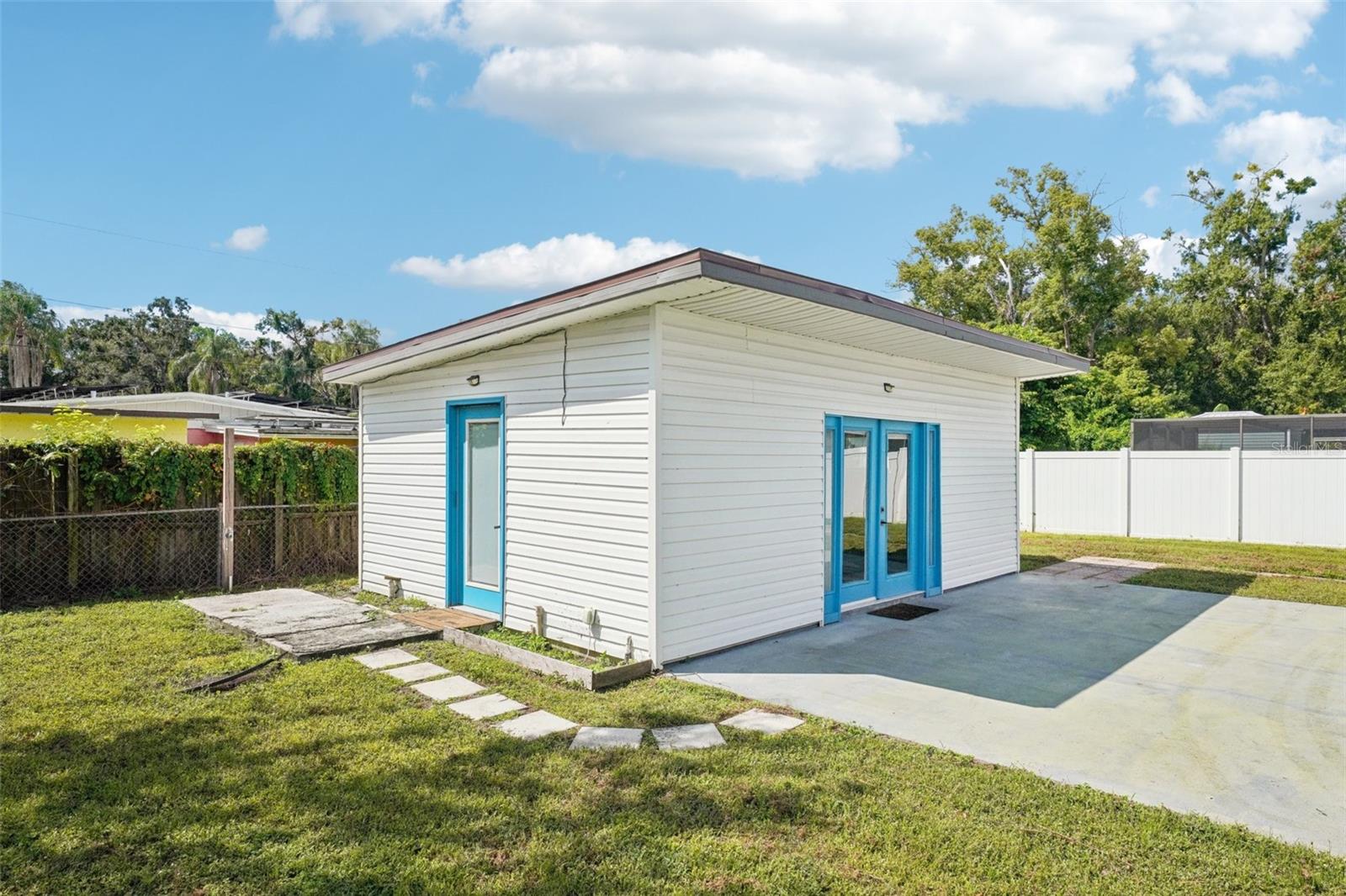 Detached Studio with separate AC, Laundry, Kitchenette and full bathroom.