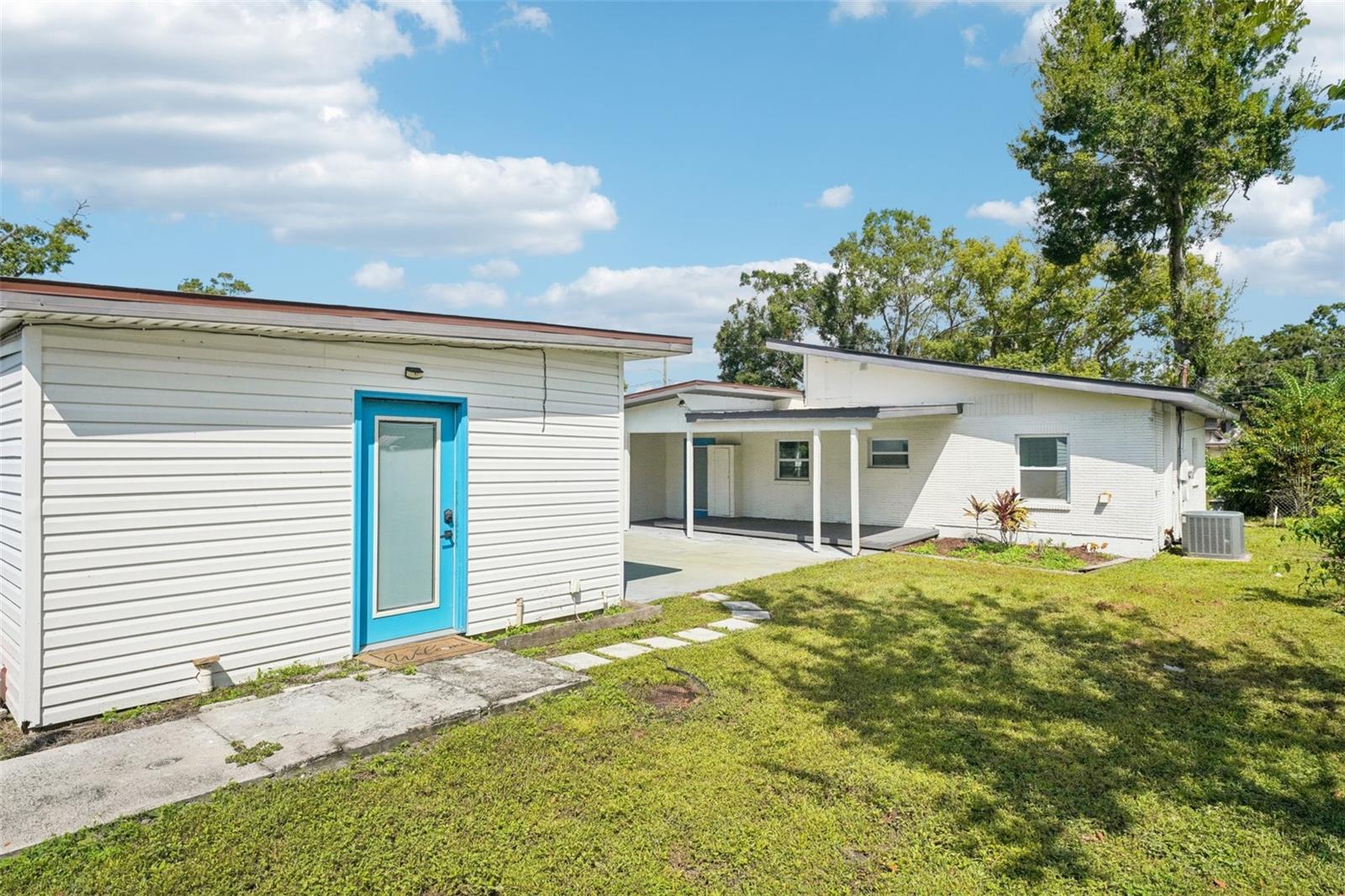 Detached Studio with separate AC, Laundry, Kitchenette and full bathroom.