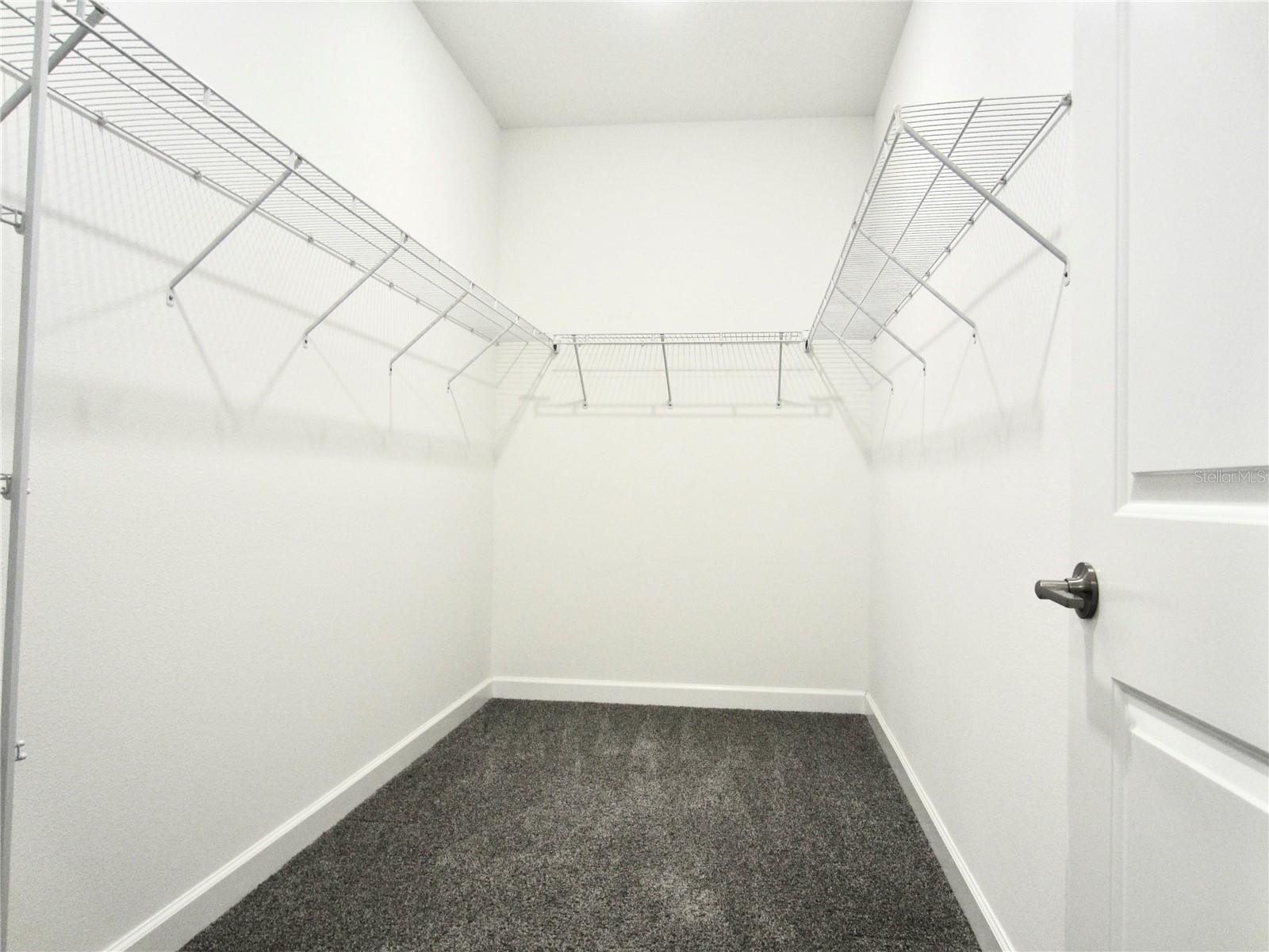 Walkin Closet in Master Bathoom