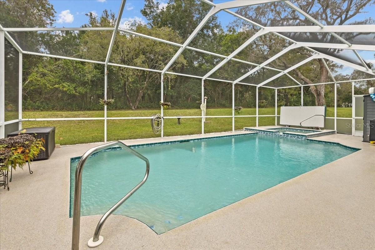 Large heated pool with hot tub