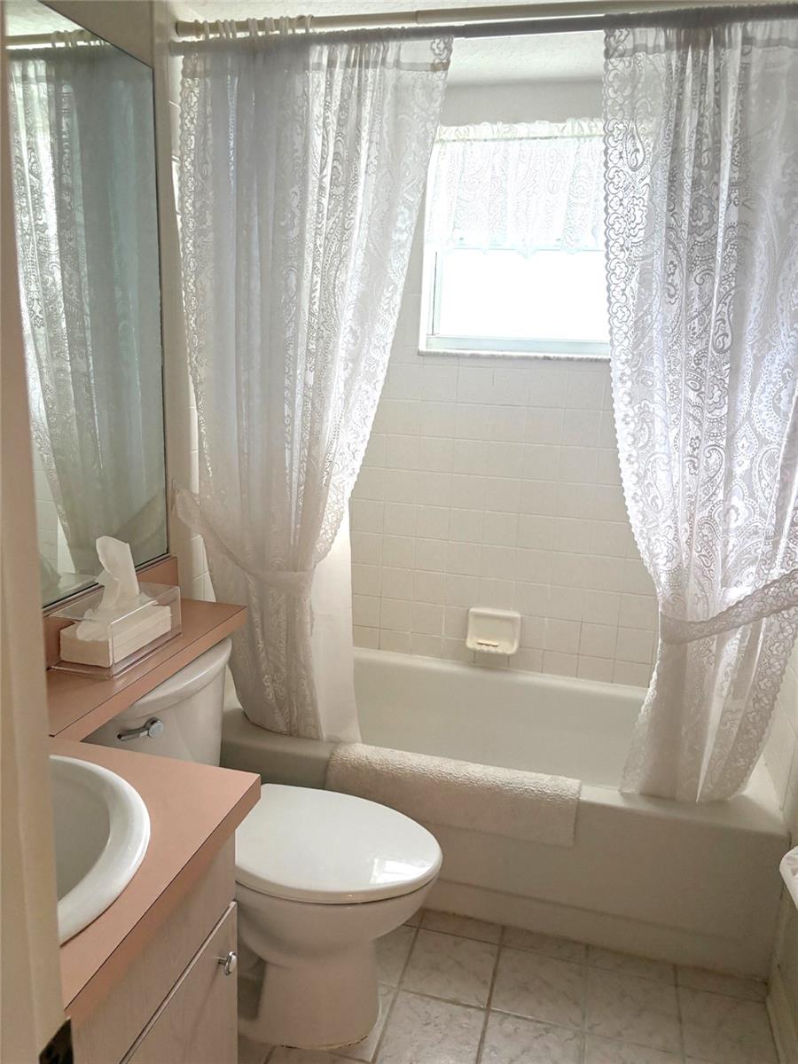 second bath with tub
