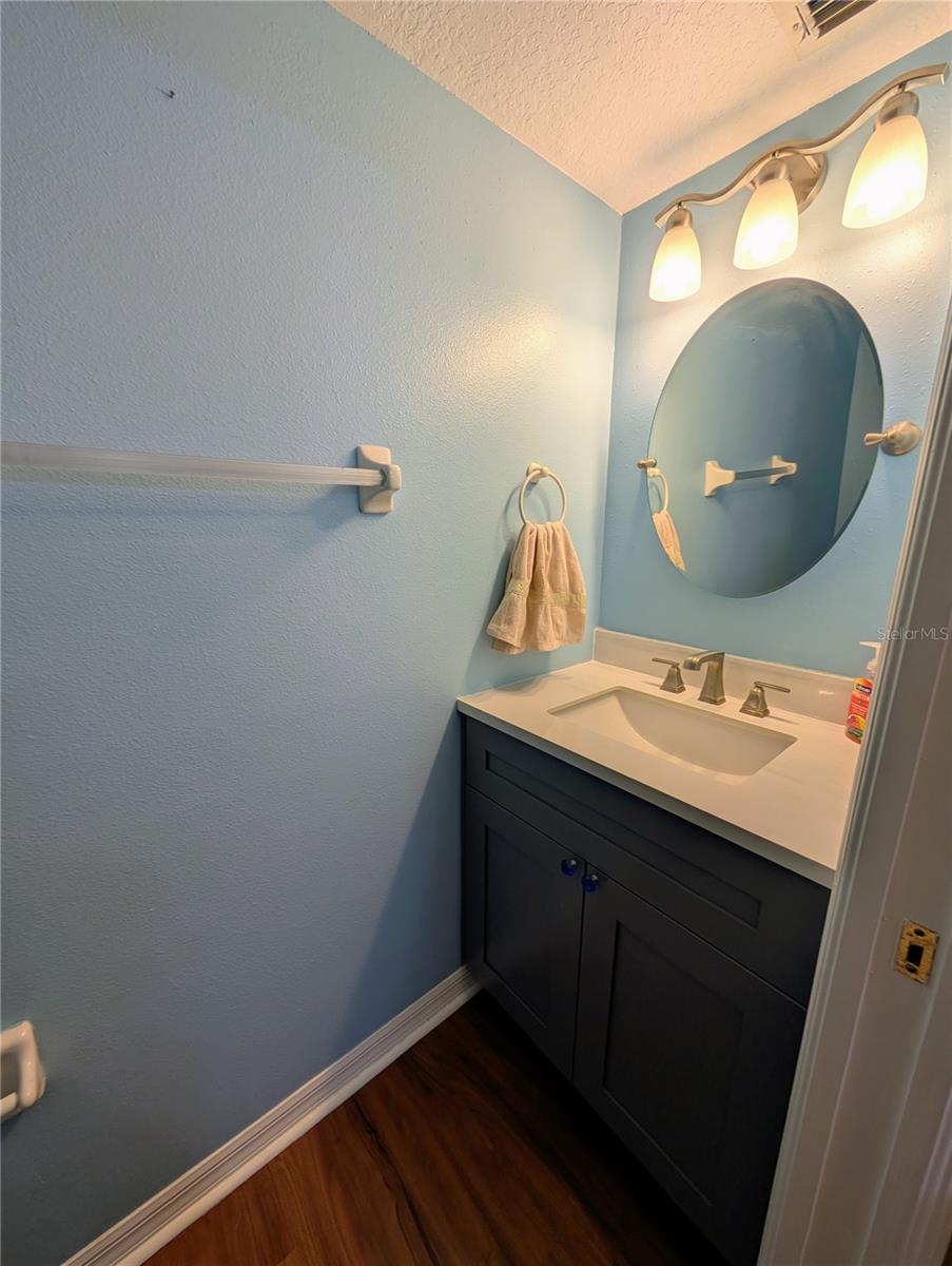 1/2 bath in the downstairs hallway