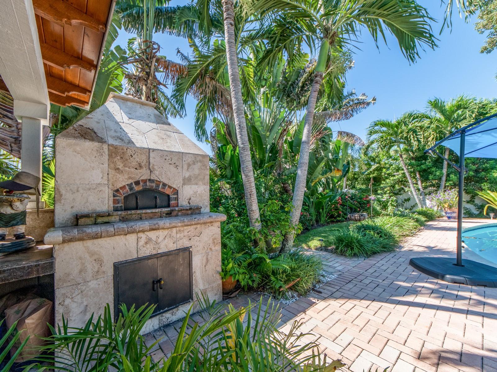 Pizza oven