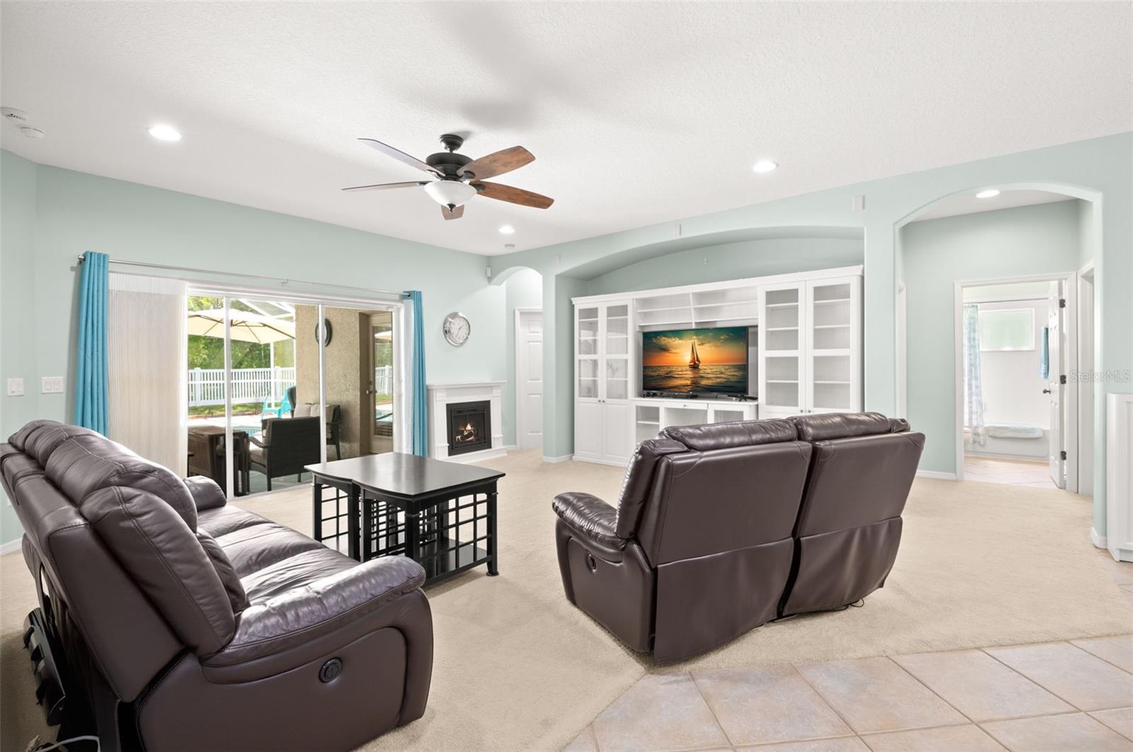 Sliders to screen enclosed lanai with pool