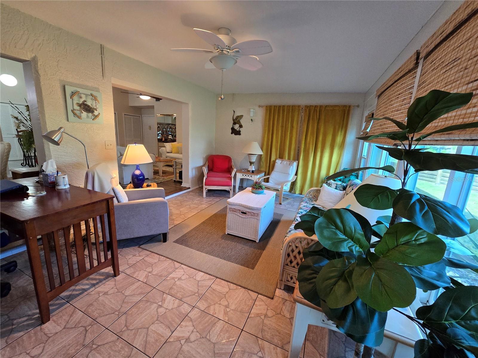 LARGE FLORIDA ROOM