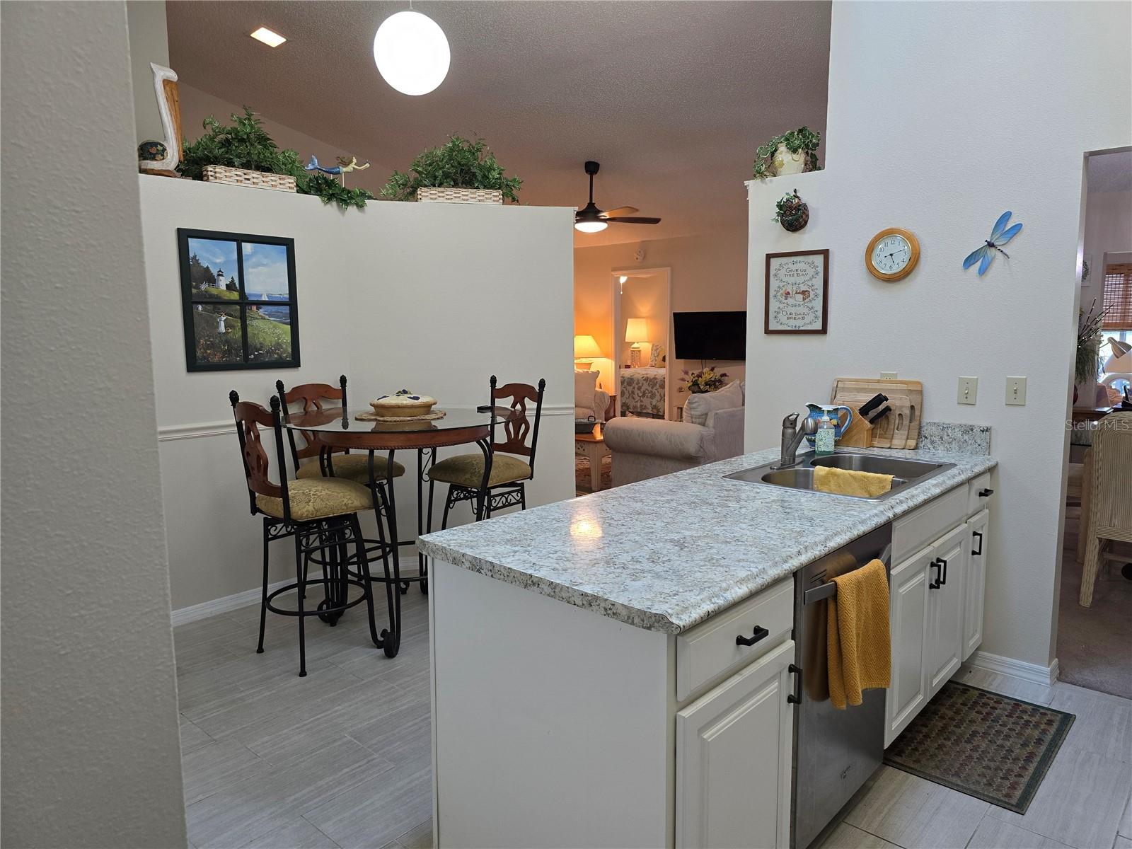KITCHEN WITH EAT-IN DINING AREA