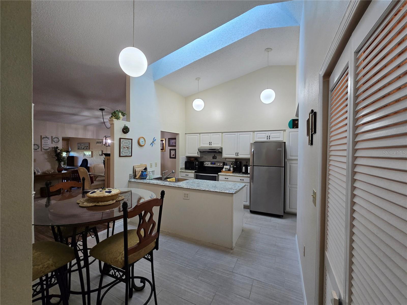 KITCHEN WITH VAULTED CEILING