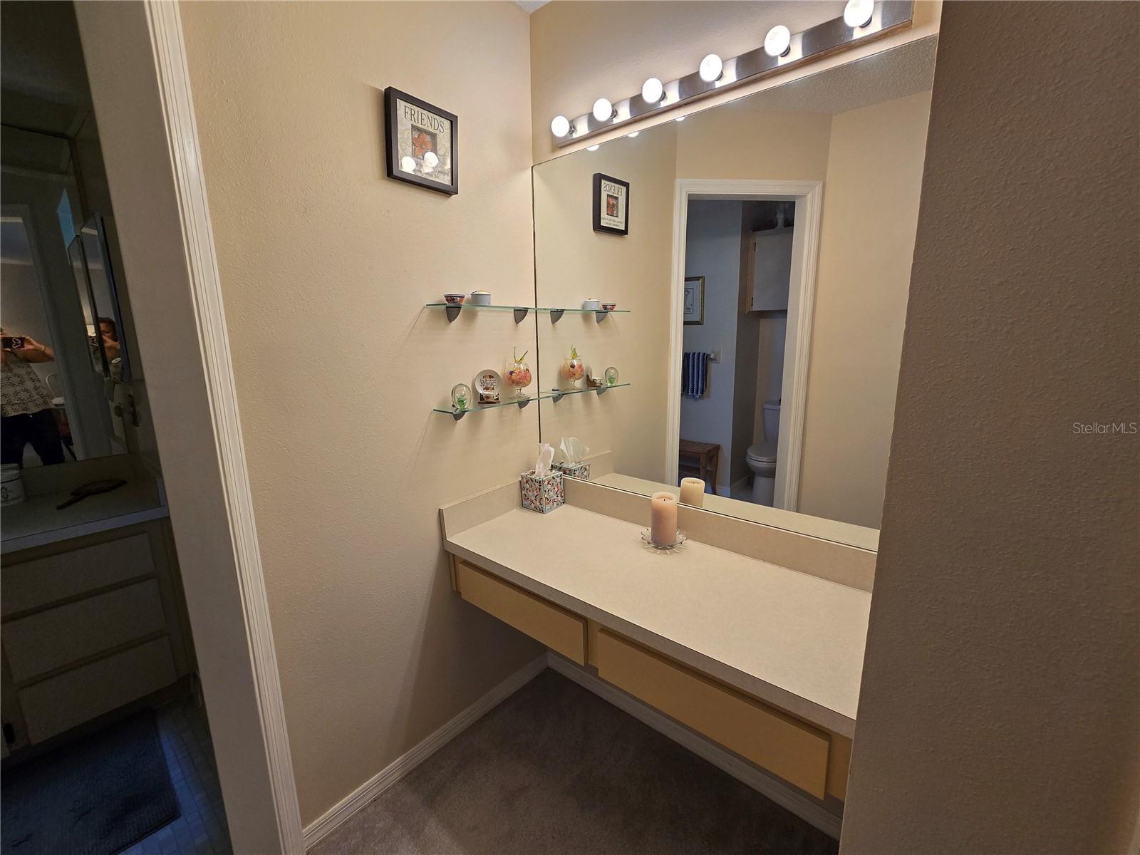 VANITY/MAKE-UP AREA PRIMARY ENSUITE