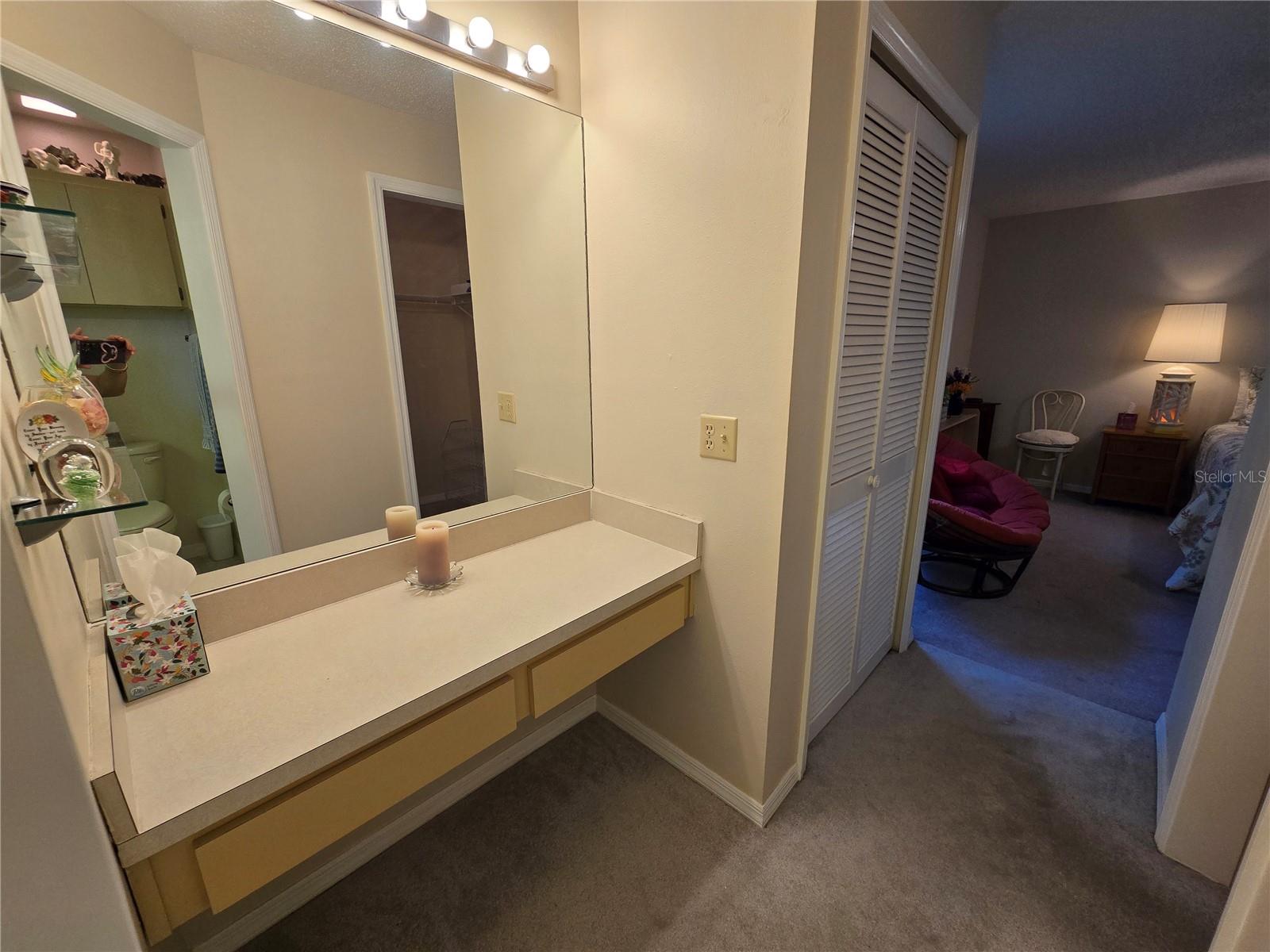 VANITY/MAKE-UP AREA PRIMARY ENSUITE