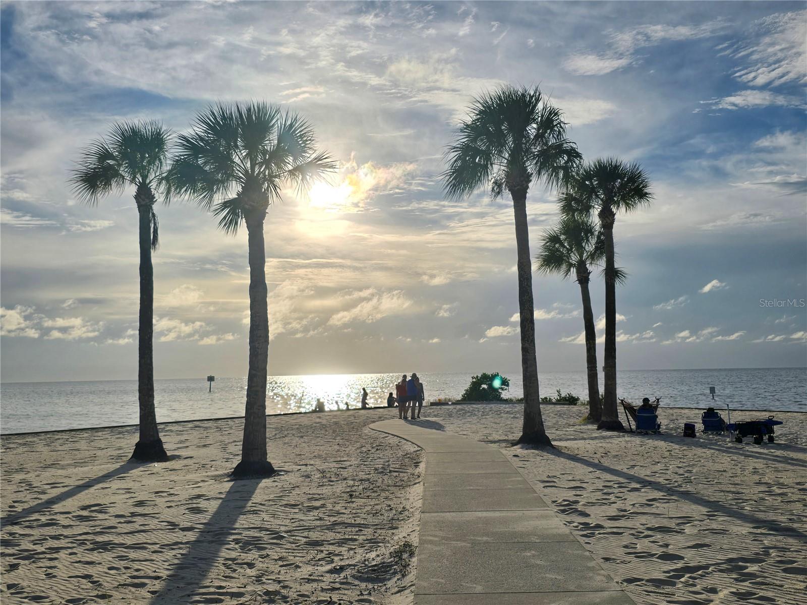 PINE ISLAND-GREAT PLACE TO VIEW BREATHTAKING SUNSET!