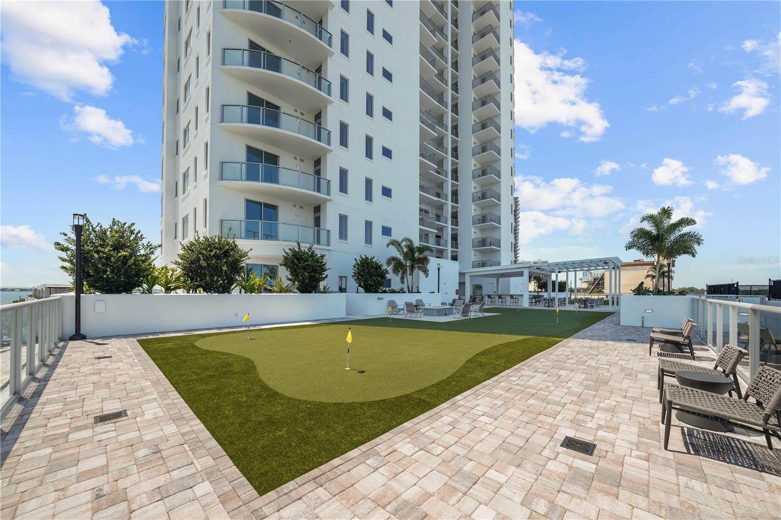 4th floor amenity deck putting green