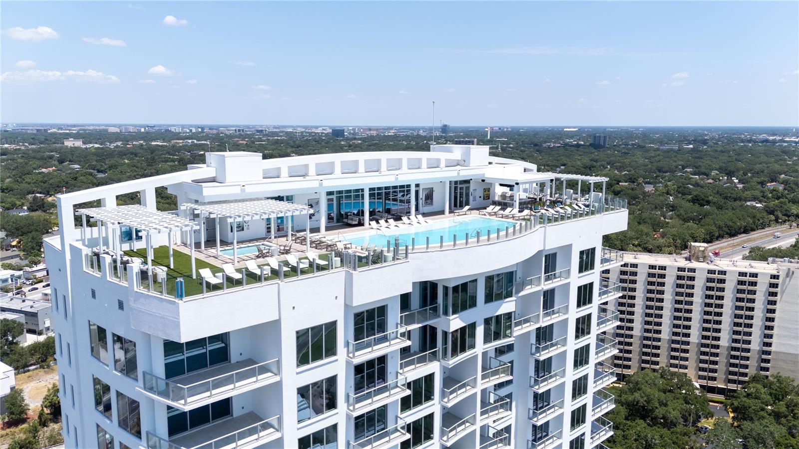 Rooftop Pool & Amenities