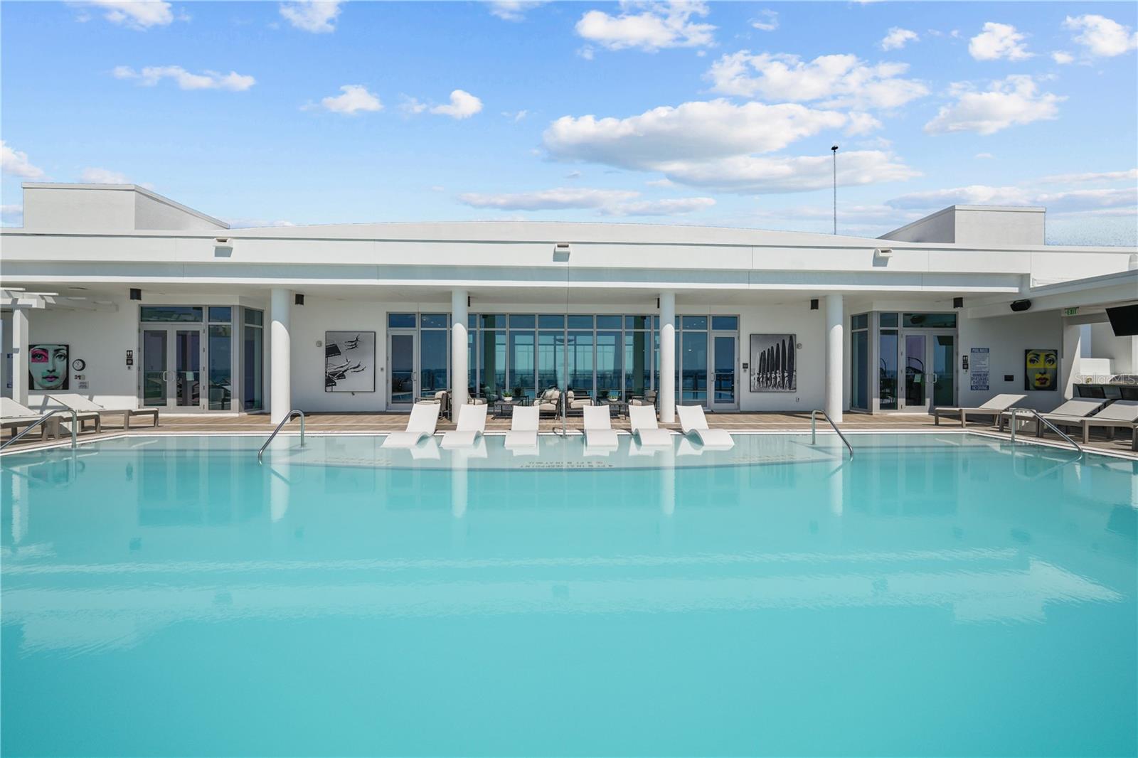 Rooftop Pool & Amenities