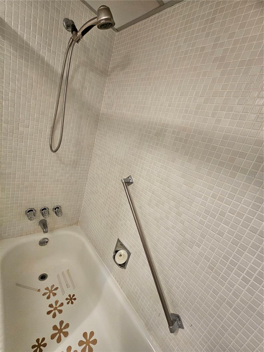 Shower & Tub