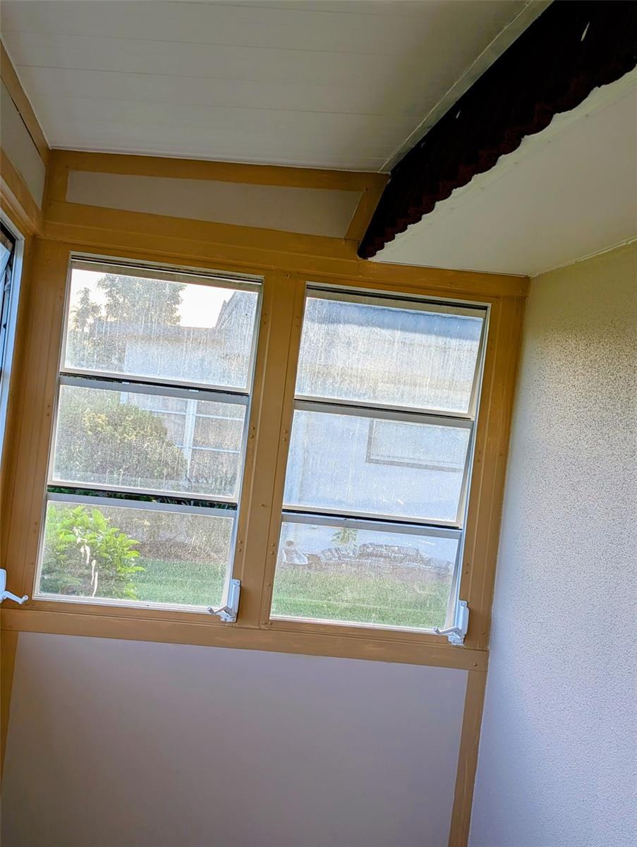 Freshly Painted enclosed Lanai