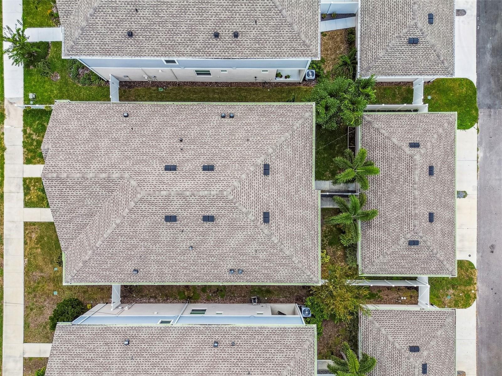 Detached 2 car garage.
