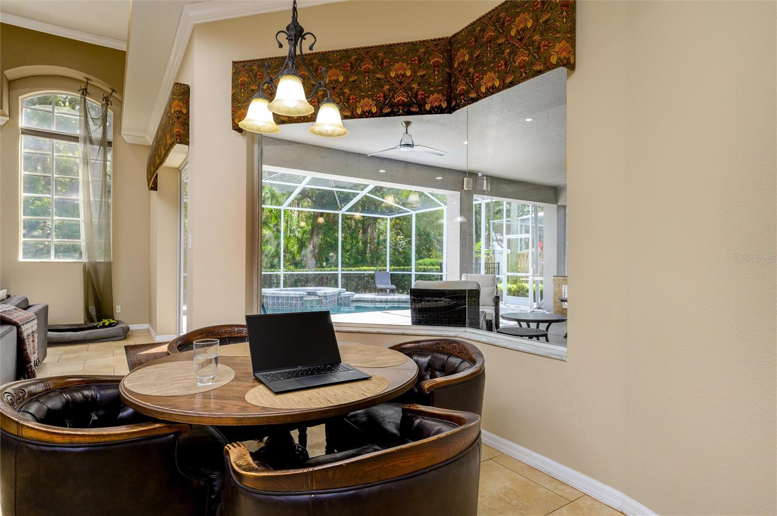 Eat-in Kitchen with views