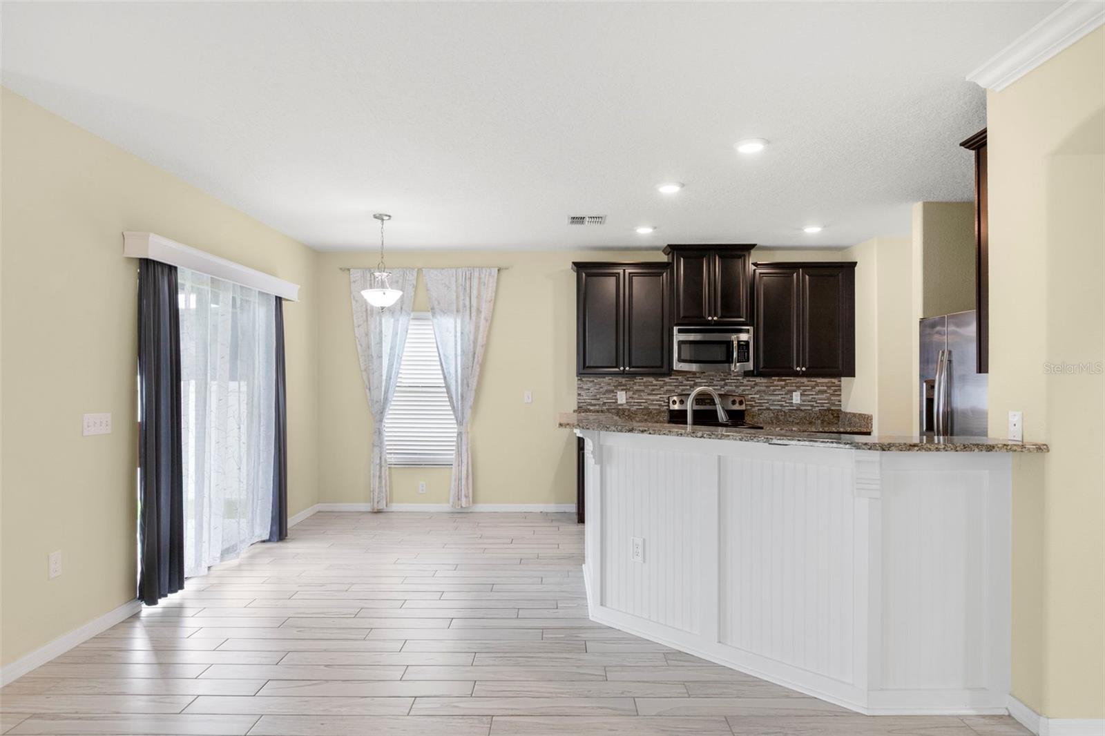 Eat-in kitchen