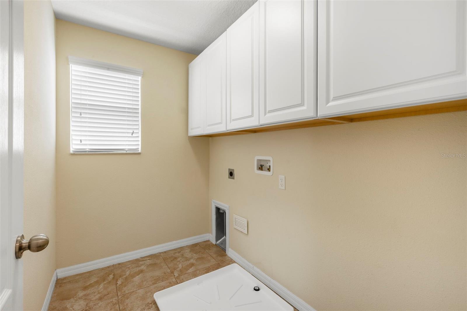 Laundry Room with washer/dryer hookups and cabinets