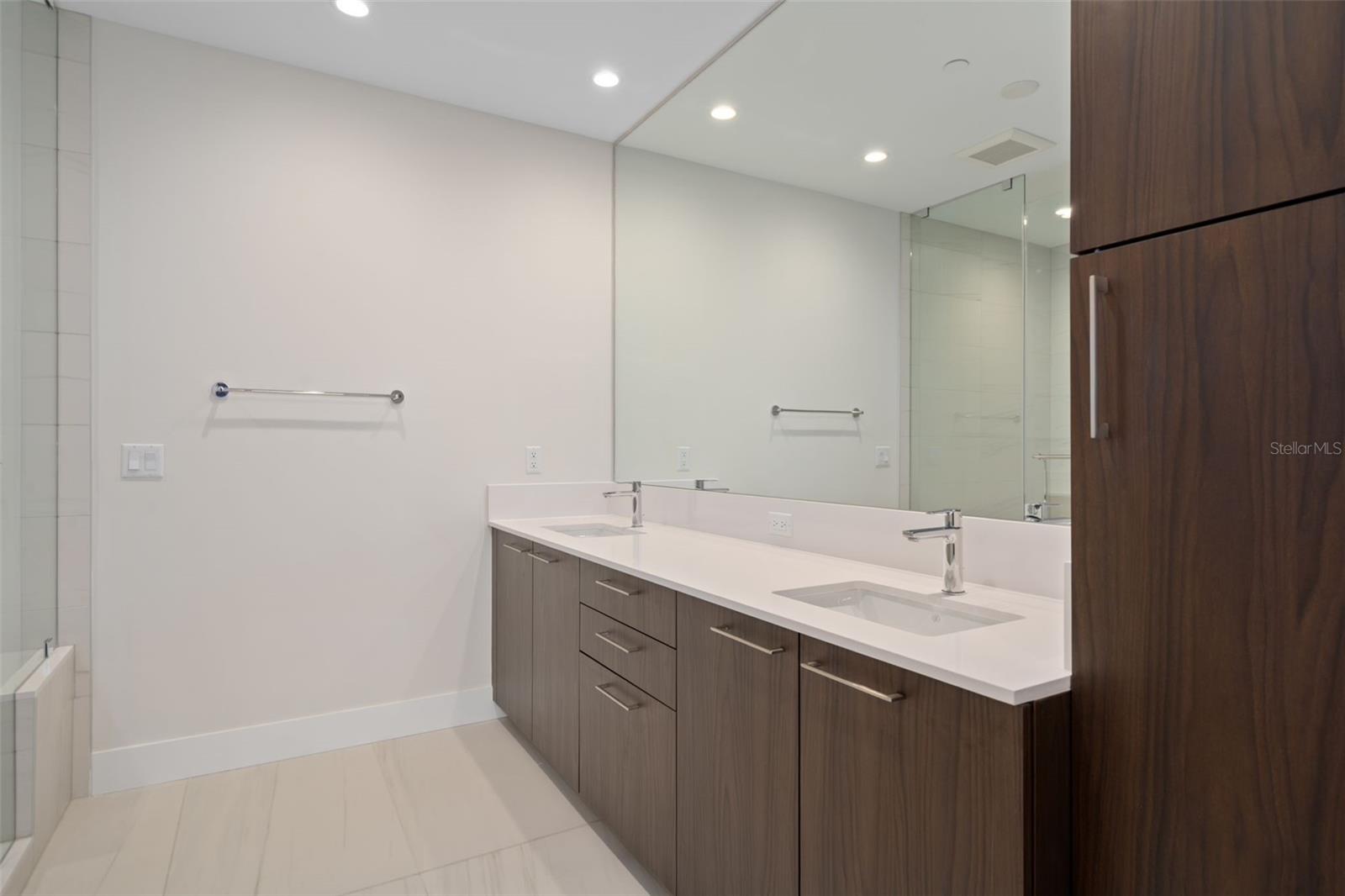 Primary En-Suite Bathroom