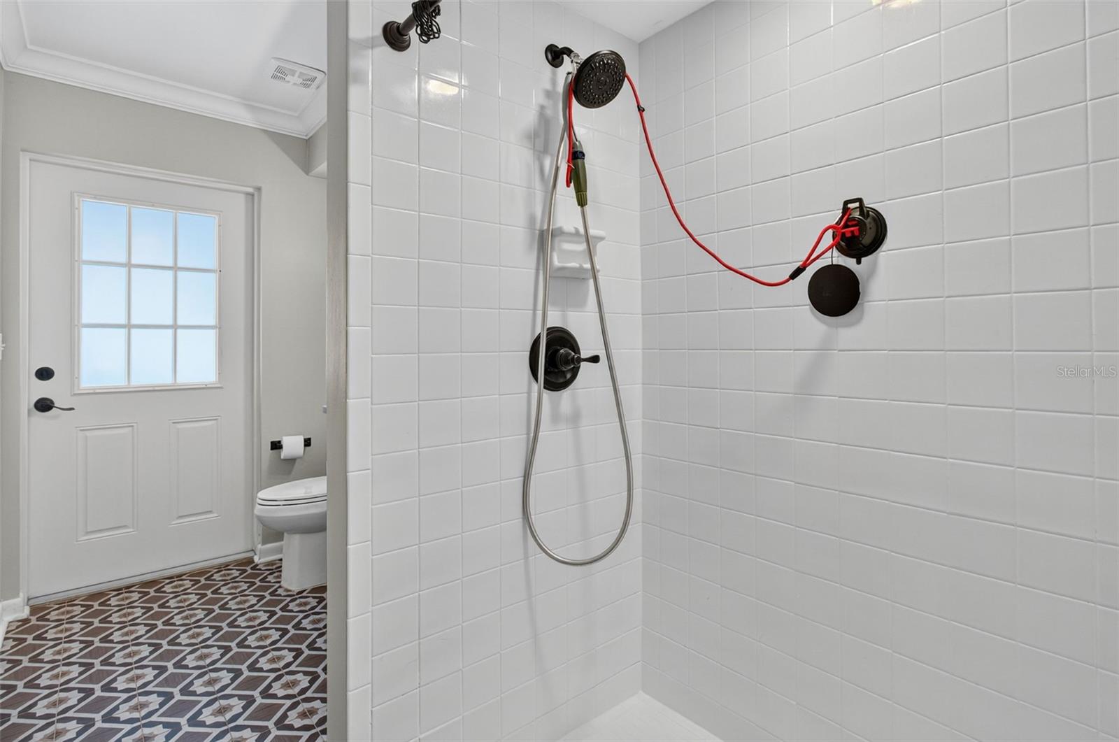 Bathroom 3 with access to pool